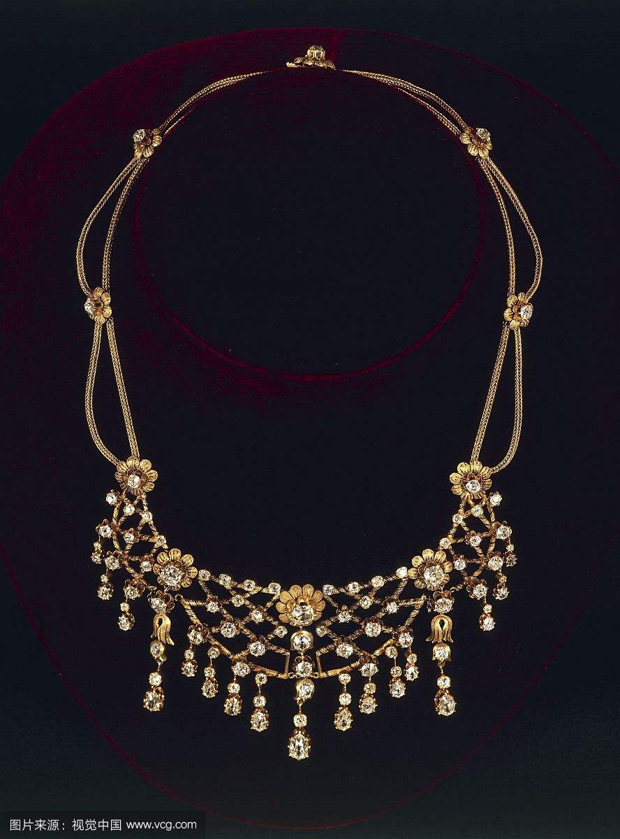 拿破侖三世風(fēng)格的黃金與鉆石項(xiàng)鏈鐘表 奢華與工藝的融合